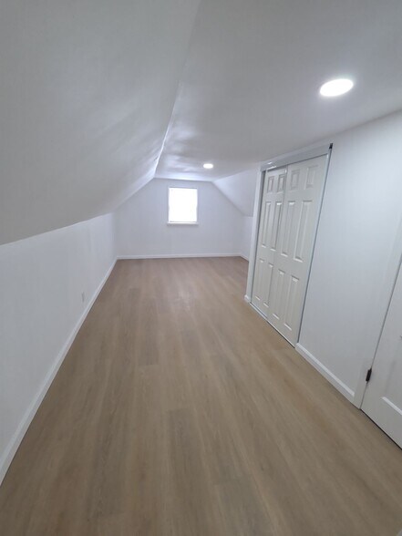 Building Photo - 509 N Rosedale Ave
