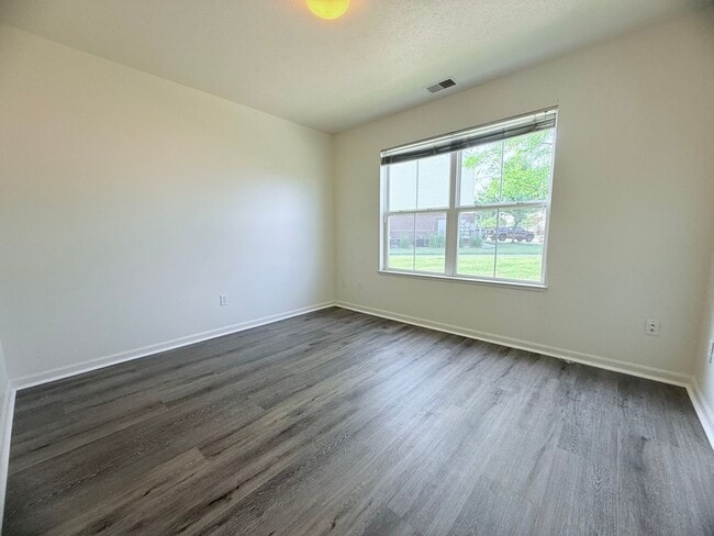Building Photo - 3-BDR 2-BATH CONDO IN GRAND LEDGE
