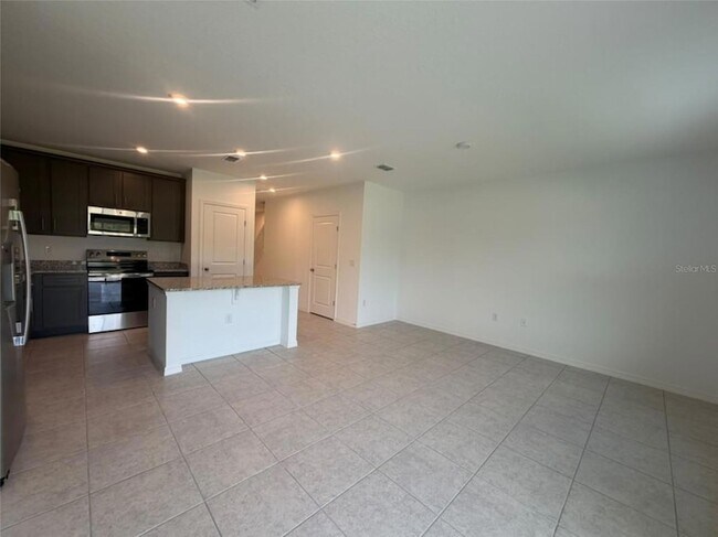 Building Photo - 1623 Fan Palm Dr