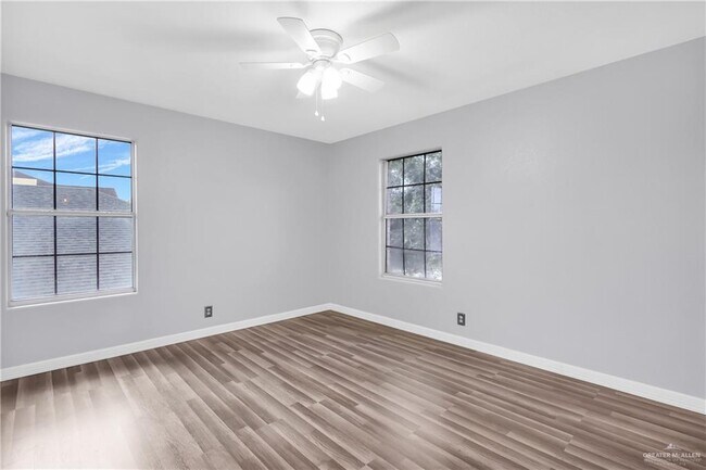 Building Photo - 4113 Periwinkle Ave