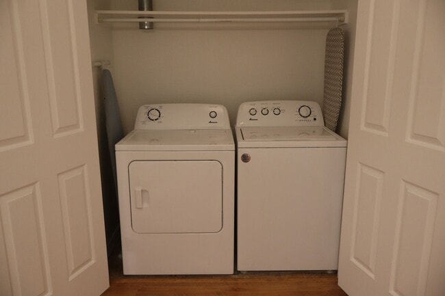 Building Photo - Get Settled with a $500 Move-In Bonus – St...