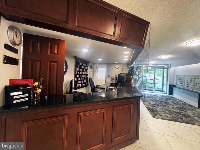 Building Photo - 2059 Huntington Ave