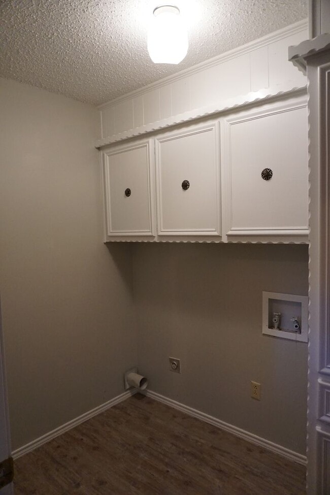 Building Photo - 3/2/2 07/14 Move In