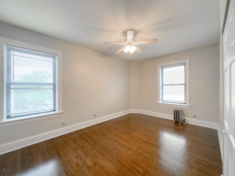 Building Photo - 1364 E 52nd St