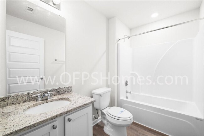 Building Photo - Home in Redstone Commons