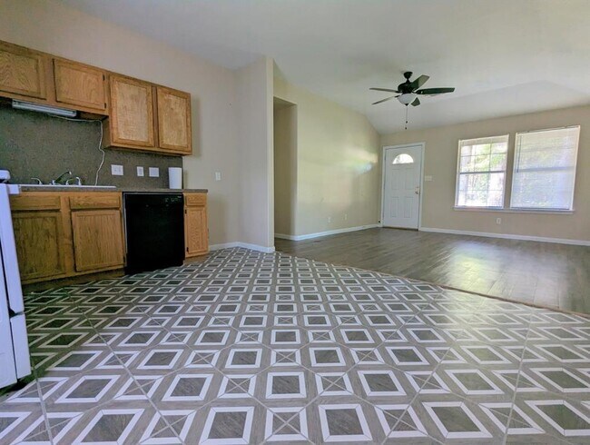Building Photo - 12115 Royal Green Dr