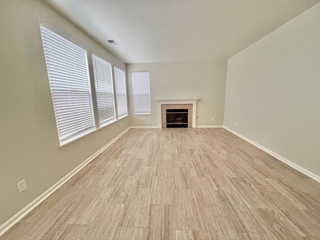 Building Photo - Beautifully Remodeled 4-Bedroom, 2.5 Bath ...