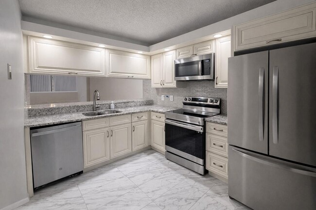 Building Photo - 3826 Whitehall Dr