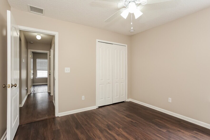 Building Photo - 14011 Crestwick Dr W