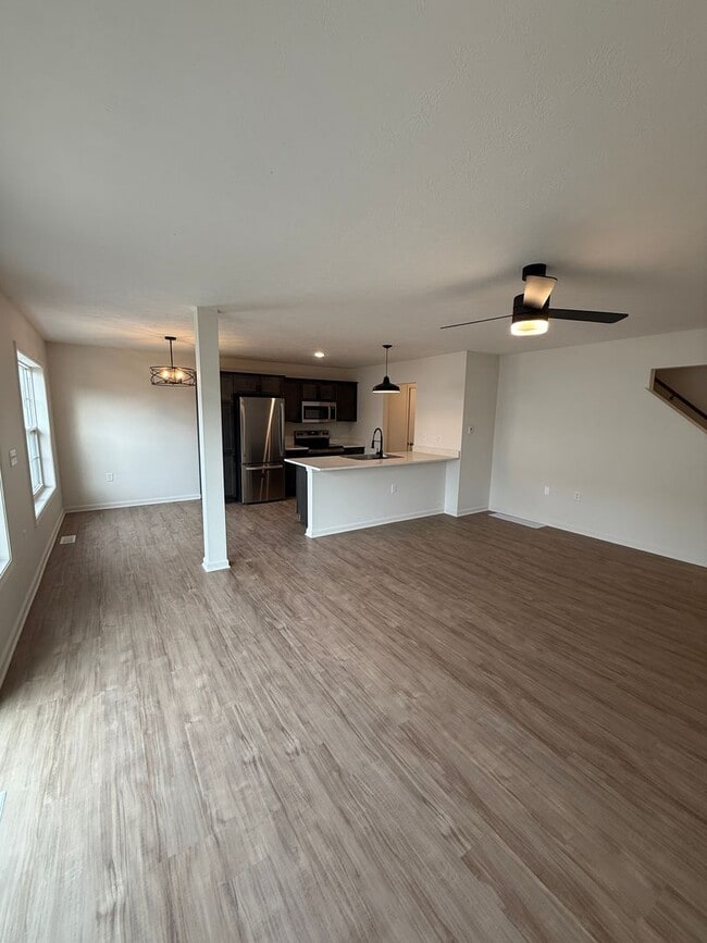 Building Photo - 65 Arthurian Way