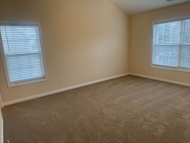 Building Photo - Fantastic 4br/2.5ba home, Conv to 40, excellent location, Available Now!