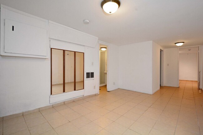 Building Photo - Spacious 4-Bed 3-Bath Home Available Now in NE Minneapolis!