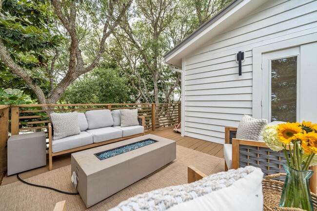 Building Photo - 6296 W County Hwy 30A