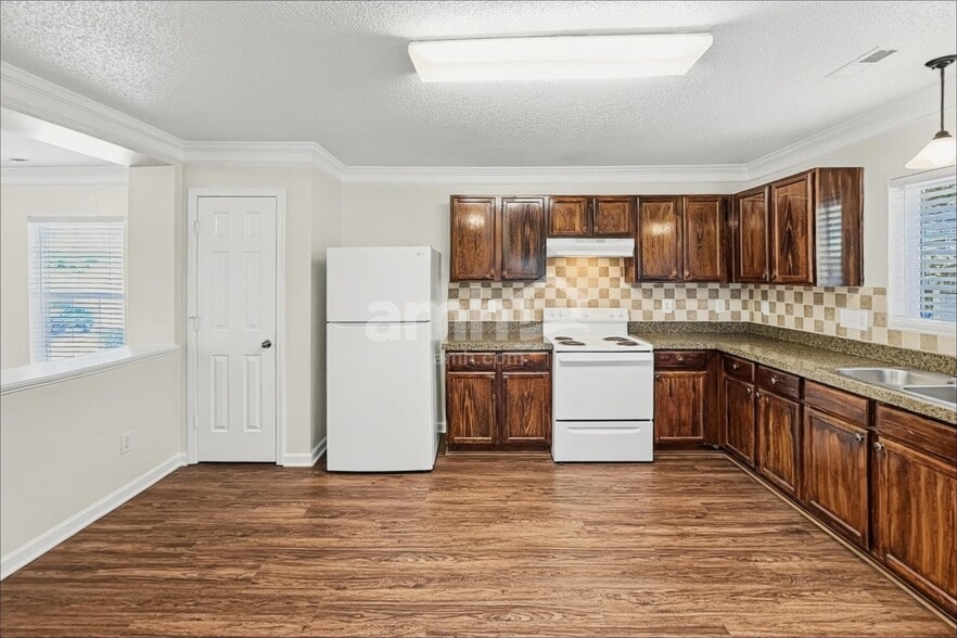 Building Photo - 417 Magna Dr