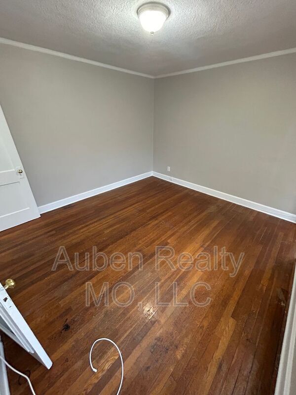 Building Photo - 5426 Harrison St