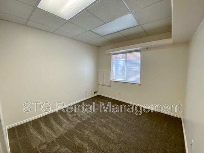 Building Photo - 2215 Chandler Dr