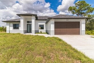 Building Photo - 3210 12th St SW