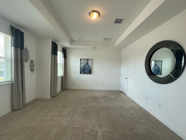 Building Photo - 3 Bedroom, 2.5 Bath Townhome in Enclave at...