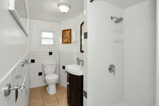 Building Photo - 217 Rocklyn Ave