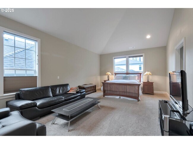 Building Photo - Gorgeous Executive Style Home in Southwest...