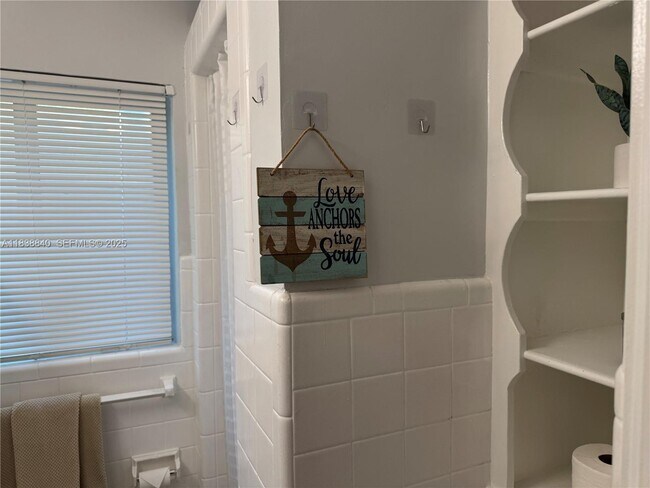 Building Photo - 323 New Mexico St