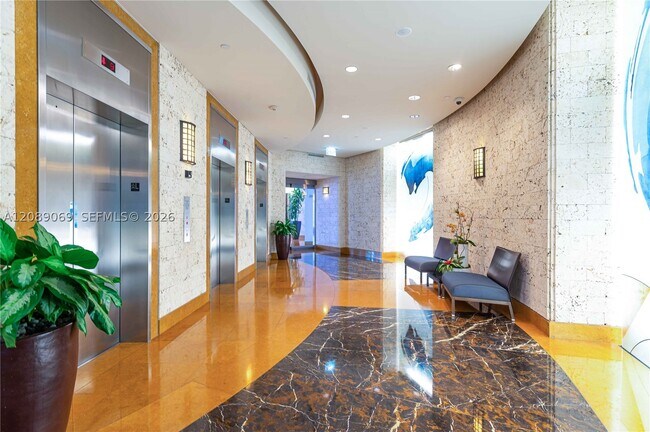 Building Photo - 801 Brickell Key Blvd