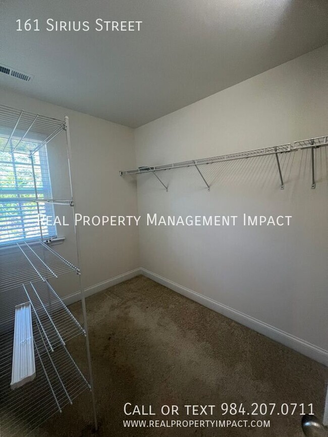 Building Photo - MOVE IN SPECIAL - $200 OFF Spacious 3 Bedr...