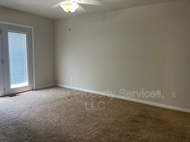 Building Photo - 1408 School House Ln