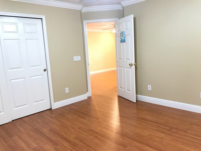 Building Photo - AMAZING HOME WITH LAKEFRONT VIEW!