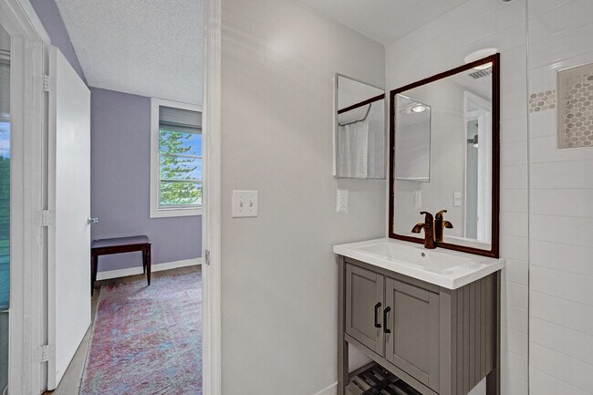 Building Photo - 9470 Poinciana Pl