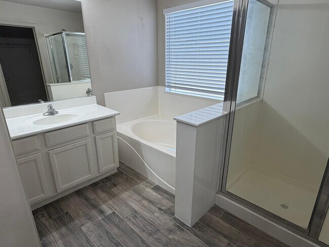 Building Photo - 11284 W Magnolia St