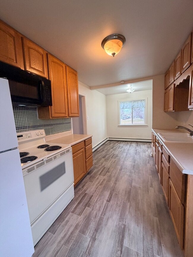 Building Photo - RENTAL 3 Bed Home w/ Garage Workshop & Fenced Yard