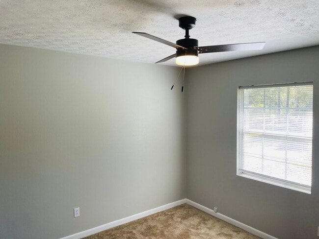 Building Photo - Duplex off North Monroe Street