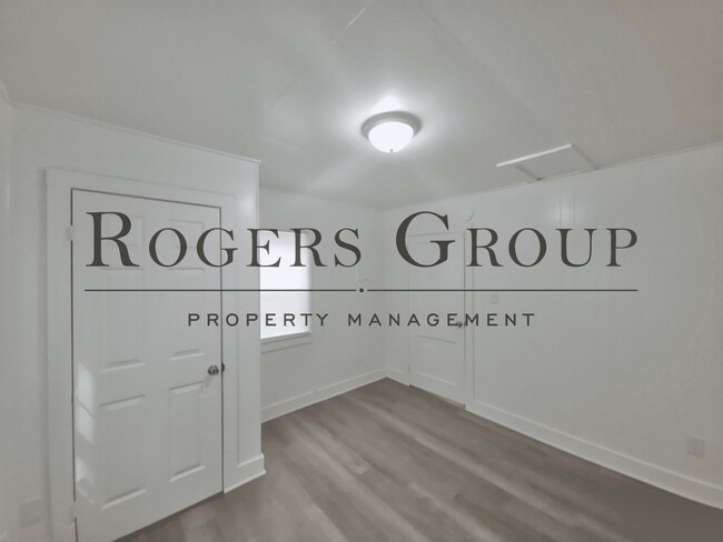 Building Photo - 305 Perry St