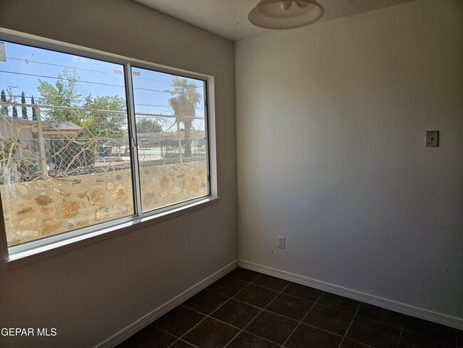 Building Photo - 2900 Roy Pace Dr