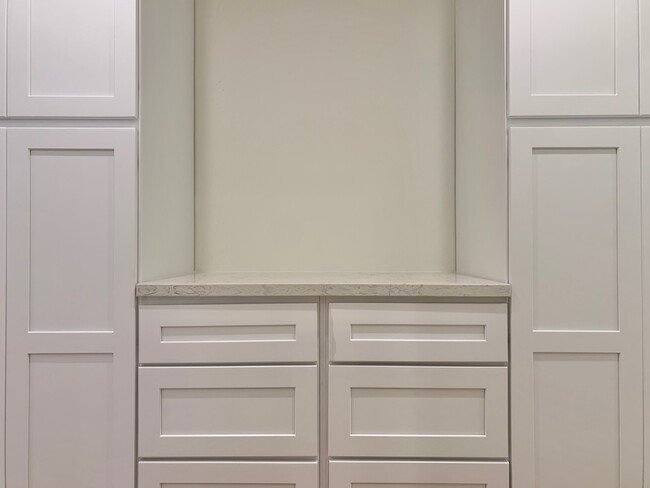 Building Photo - 1425 N Harper Ave