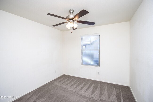 Building Photo - 261 N Sandal
