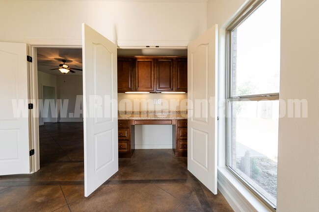 Building Photo - Great Neighborhood!