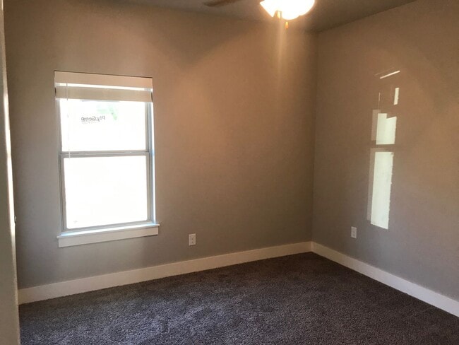 Building Photo - ***212 Alder Street***