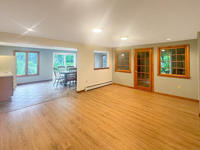 Building Photo - 85 Debbie Dr