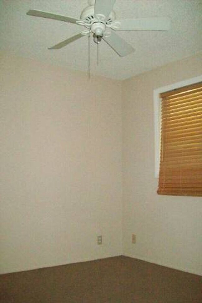 Building Photo - Spacious 4 Bed Home with Pool & Arizona Room