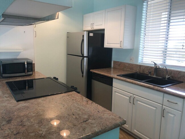 Building Photo - 3-Bedroom, 2-Bath Condo for Rent – Alii Lani Townhomes