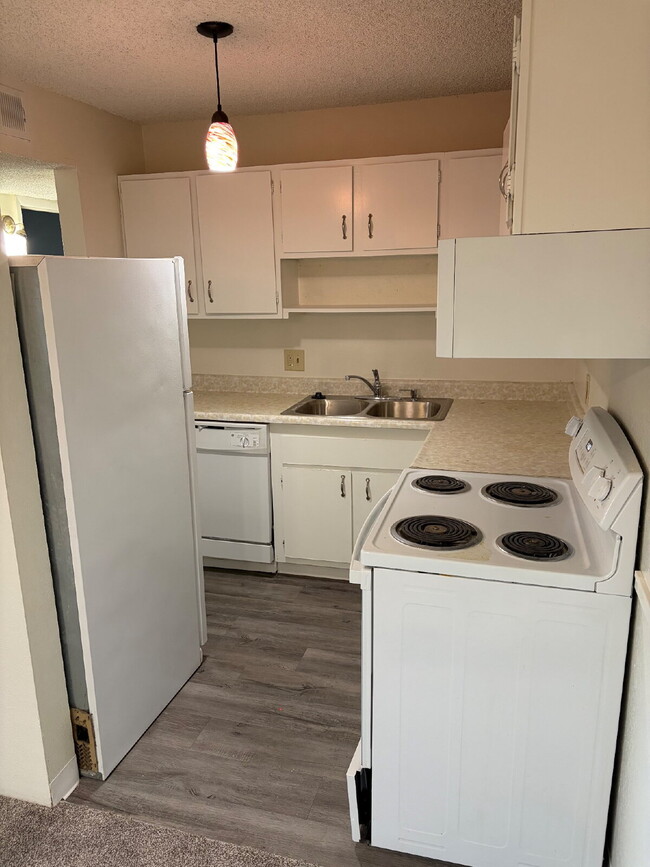 Building Photo - "Spacious 2BR/2BA Condo in North Boulder – Just 6 Miles from DU"