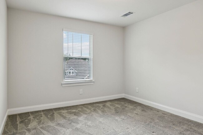 Building Photo - Clover Glen Rental