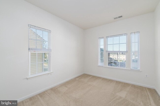 Building Photo - 3223 Clear Spring Dr