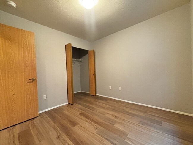 Building Photo - Sign your lease this October at Belleau Wo...