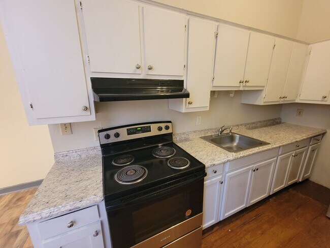Building Photo - 508 3rd St