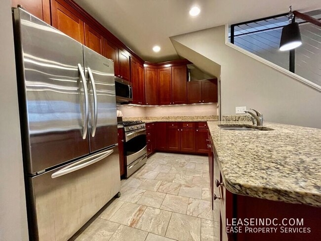 Building Photo - 1004 N Street NW-#1
