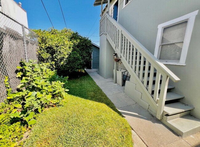 Building Photo - 1801 W 39th St