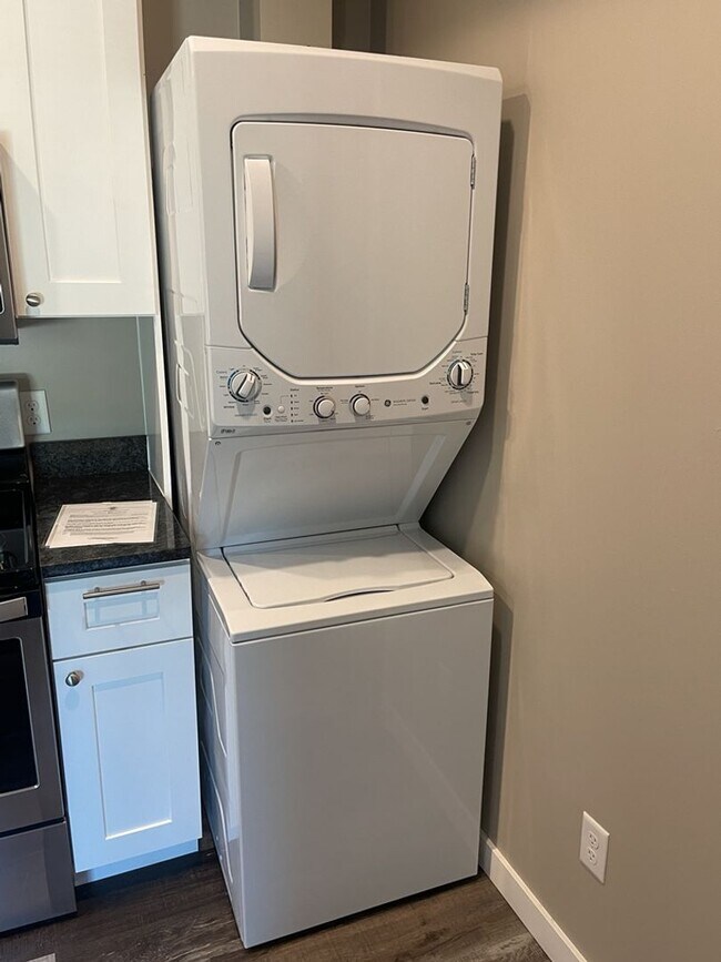 Building Photo - 2 bedroom, 2 bath available for Pre-leasing!